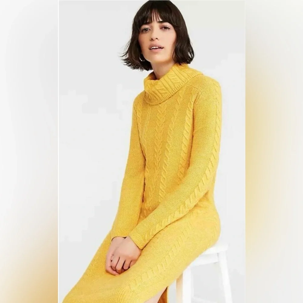 Ann Taylor Yellow Cable Knit Long Sleeve
Turtleneck Petite Large - Picture 3 of 5